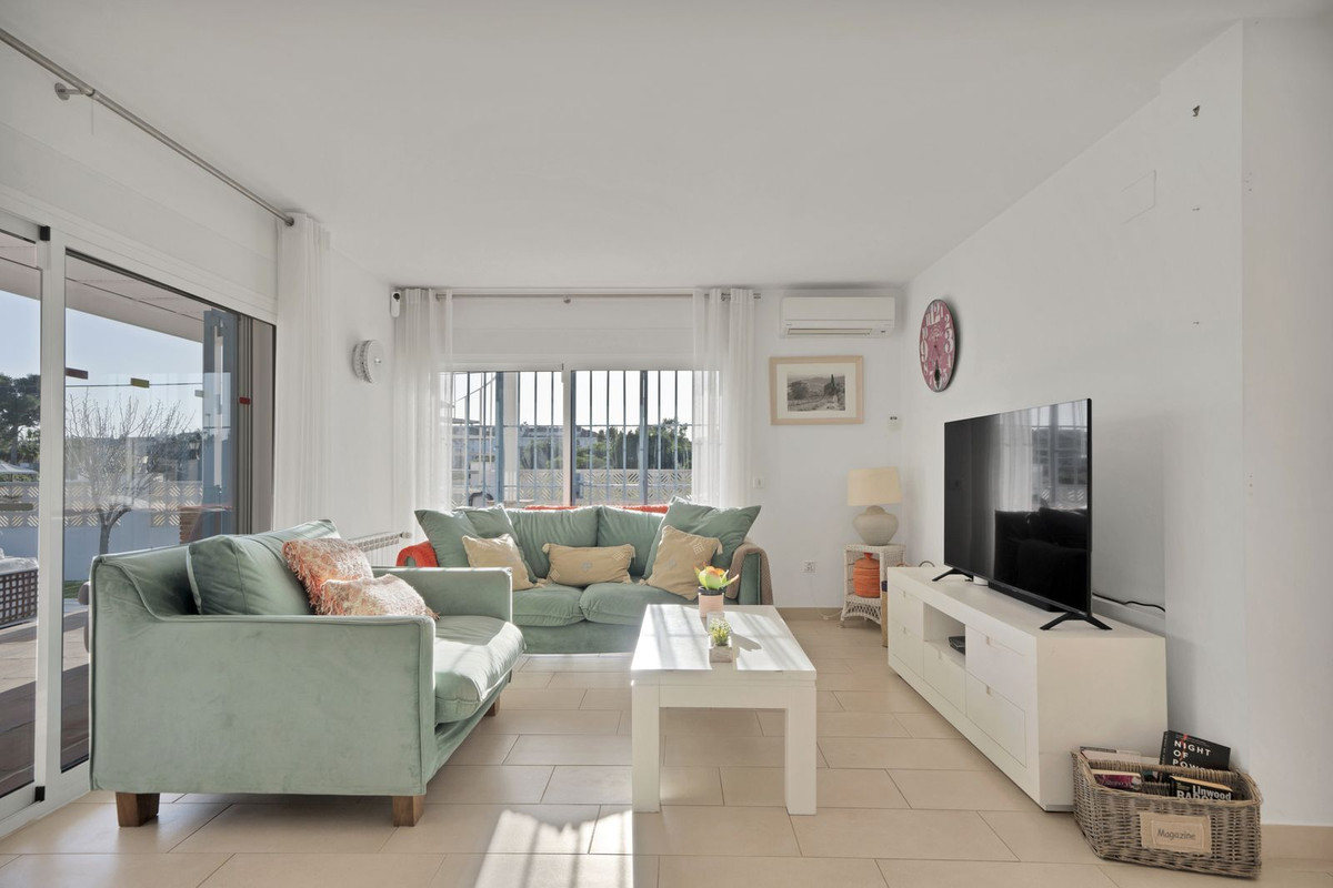 Se vende Villa - Chalet de 4 dormitorios en Costa Del Sol, Málaga, España