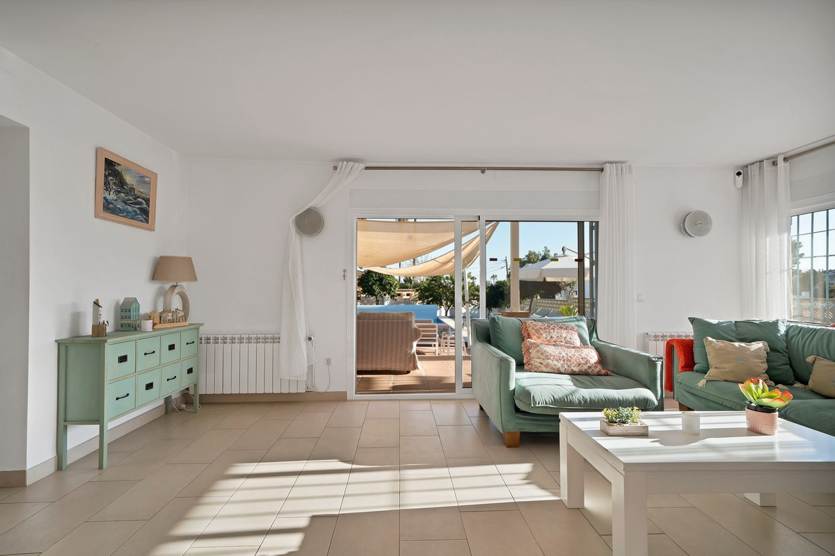 Se vende Villa - Chalet de 4 dormitorios en Costa Del Sol, Málaga, España