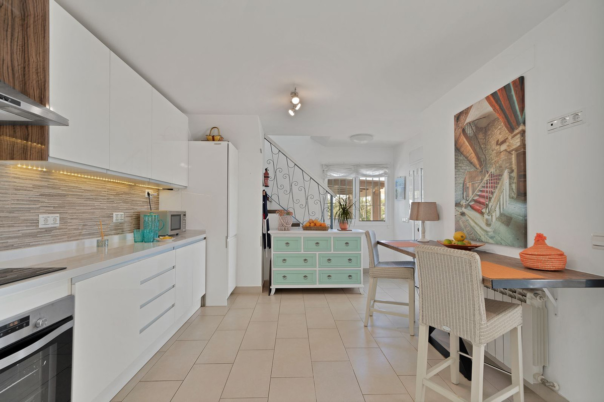 Se vende Villa - Chalet de 4 dormitorios en Costa Del Sol, Málaga, España