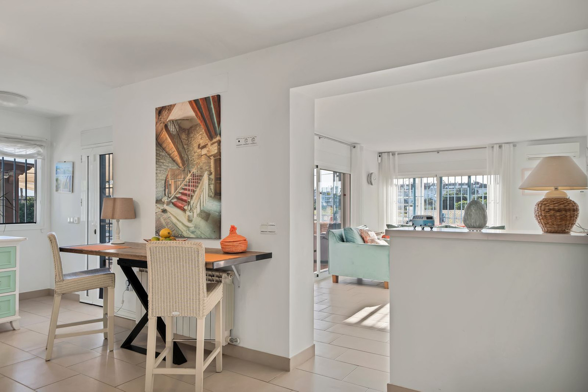Se vende Villa - Chalet de 4 dormitorios en Costa Del Sol, Málaga, España