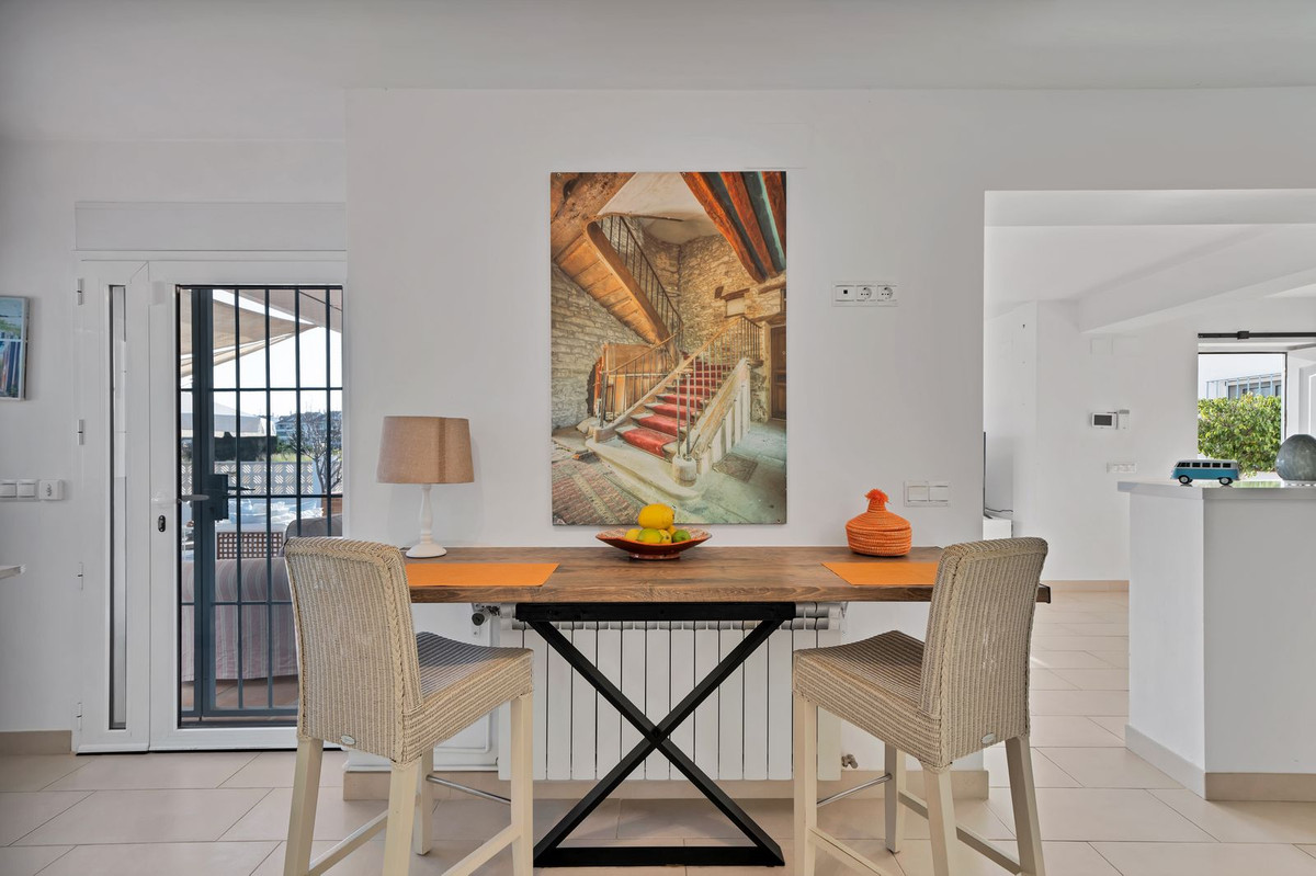 Se vende Villa - Chalet de 4 dormitorios en Costa Del Sol, Málaga, España