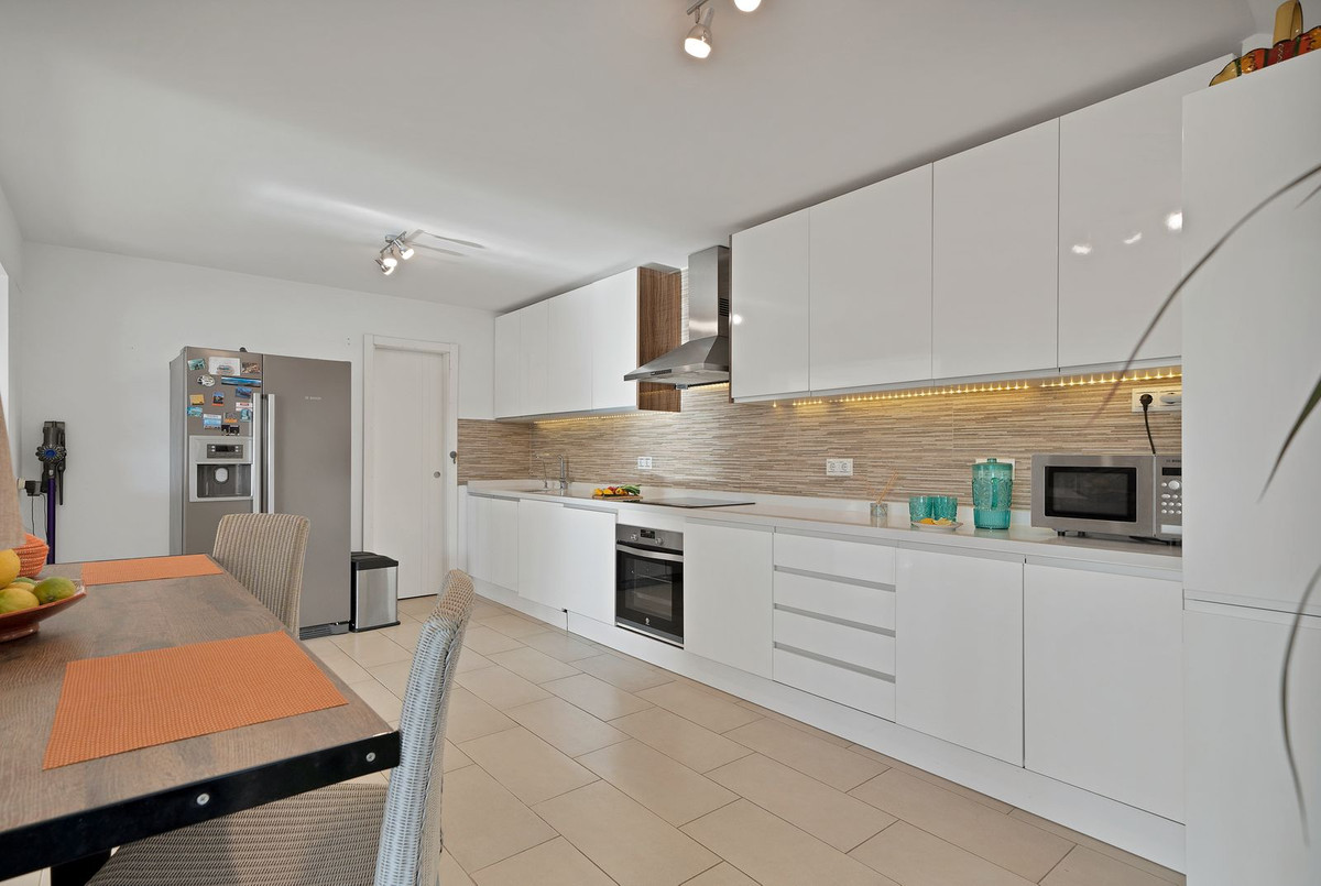 Se vende Villa - Chalet de 4 dormitorios en Costa Del Sol, Málaga, España