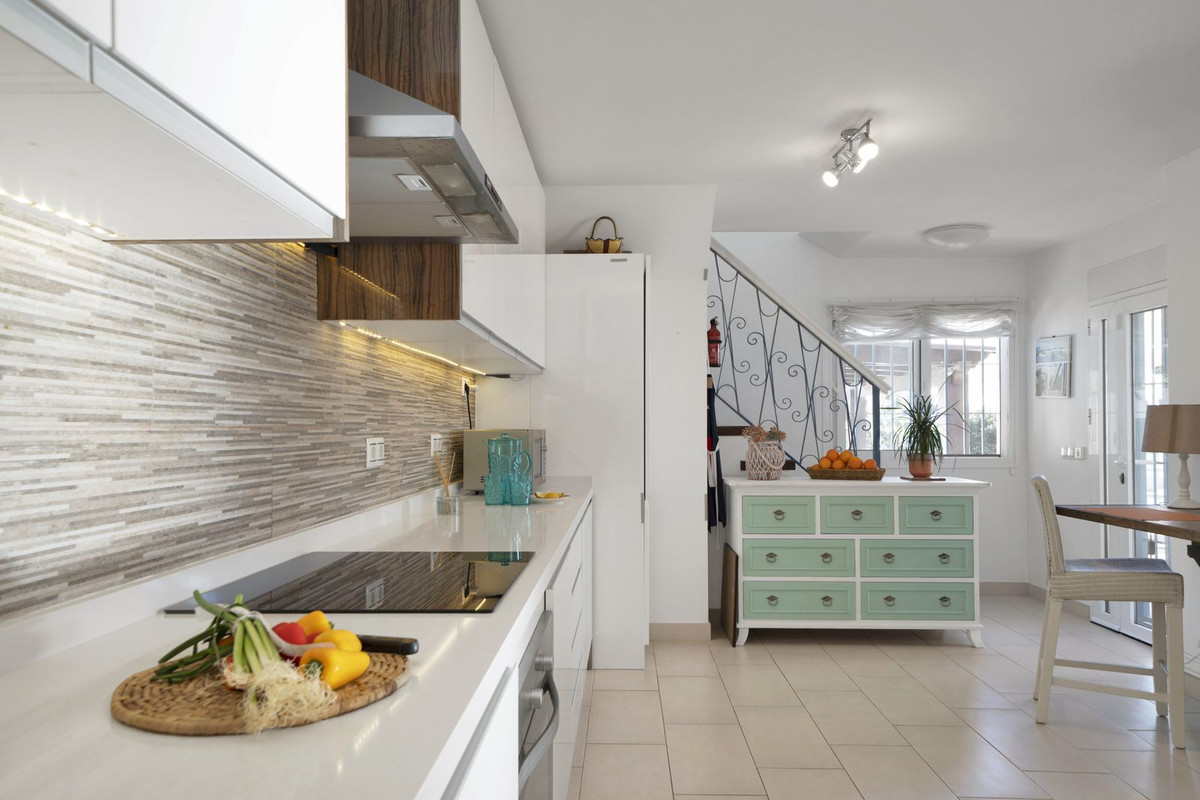 Se vende Villa - Chalet de 4 dormitorios en Costa Del Sol, Málaga, España