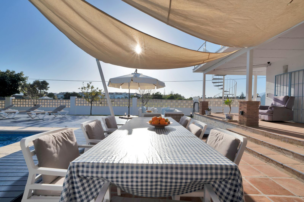 Se vende Villa - Chalet de 4 dormitorios en Costa Del Sol, Málaga, España