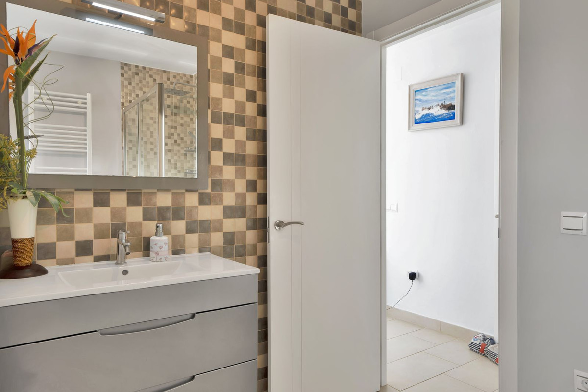 Se vende Villa - Chalet de 4 dormitorios en Costa Del Sol, Málaga, España
