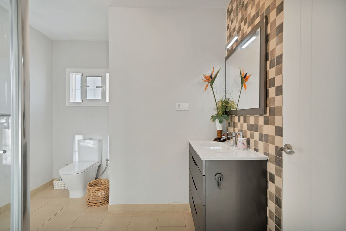 Se vende Villa - Chalet de 4 dormitorios en Costa Del Sol, Málaga, España