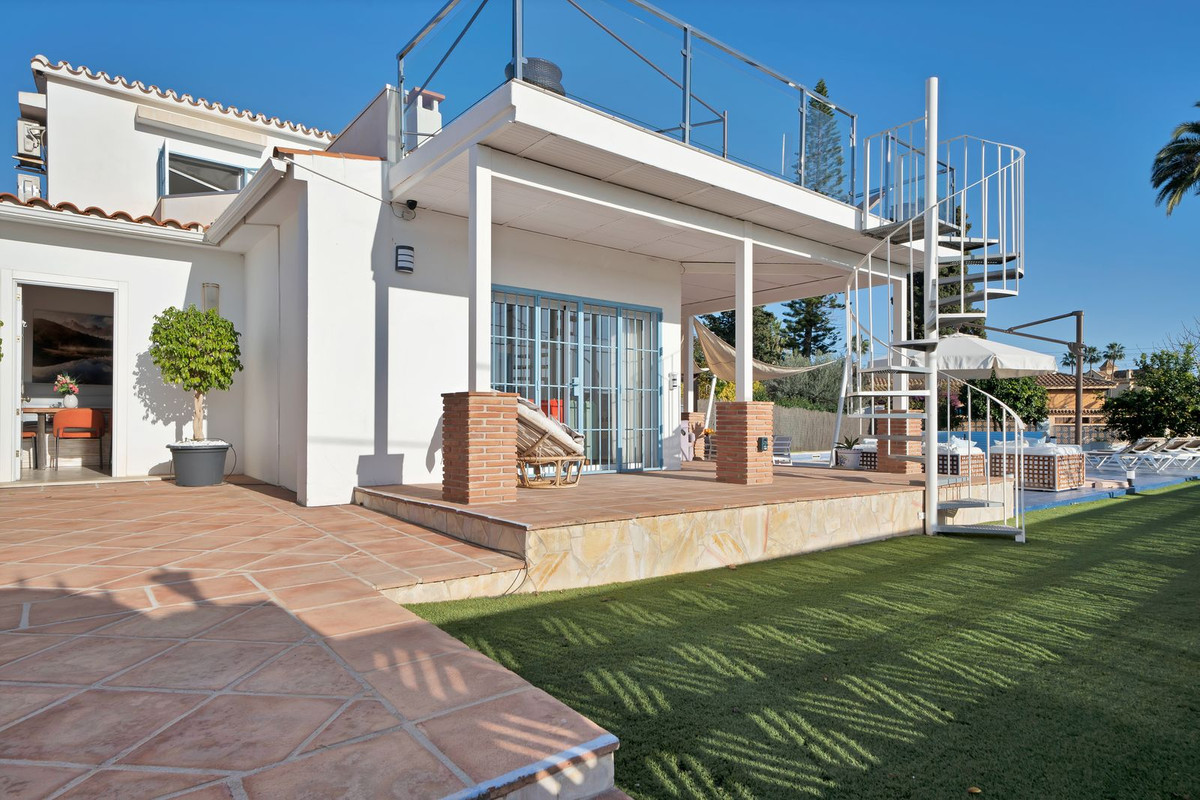 Se vende Villa - Chalet de 4 dormitorios en Costa Del Sol, Málaga, España