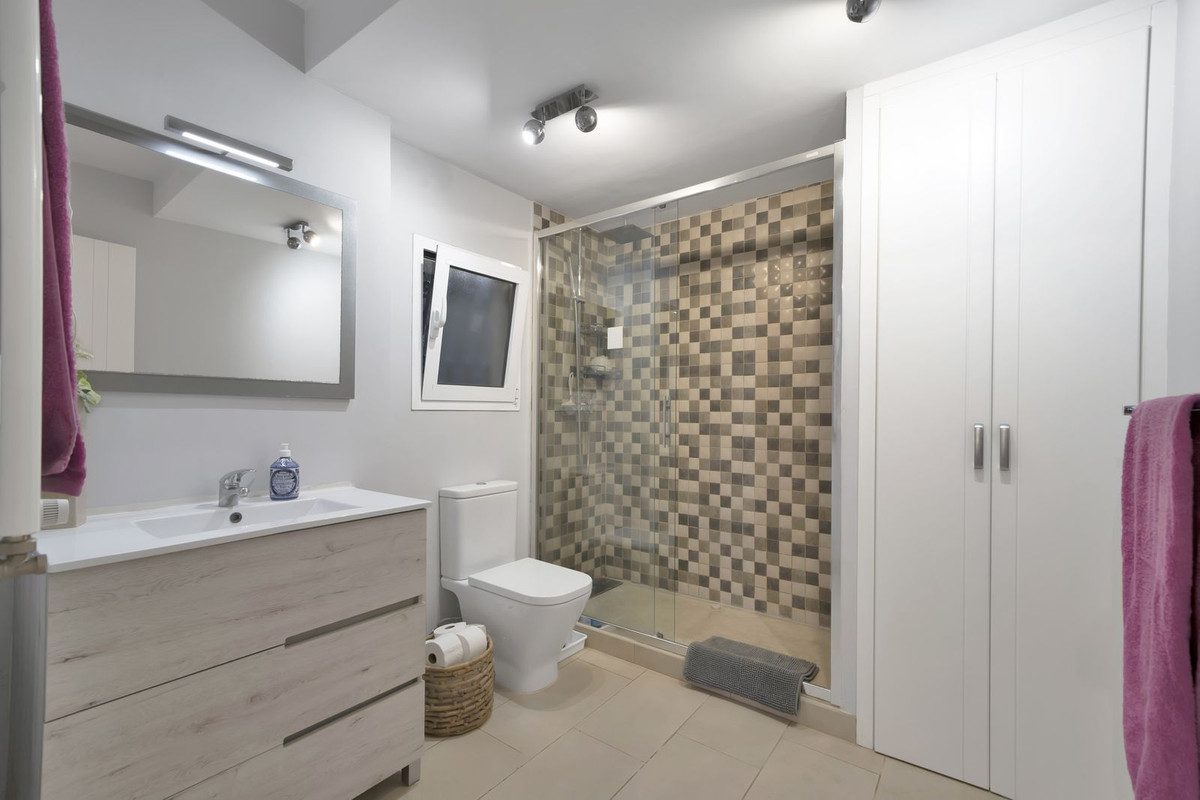 Se vende Villa - Chalet de 4 dormitorios en Costa Del Sol, Málaga, España