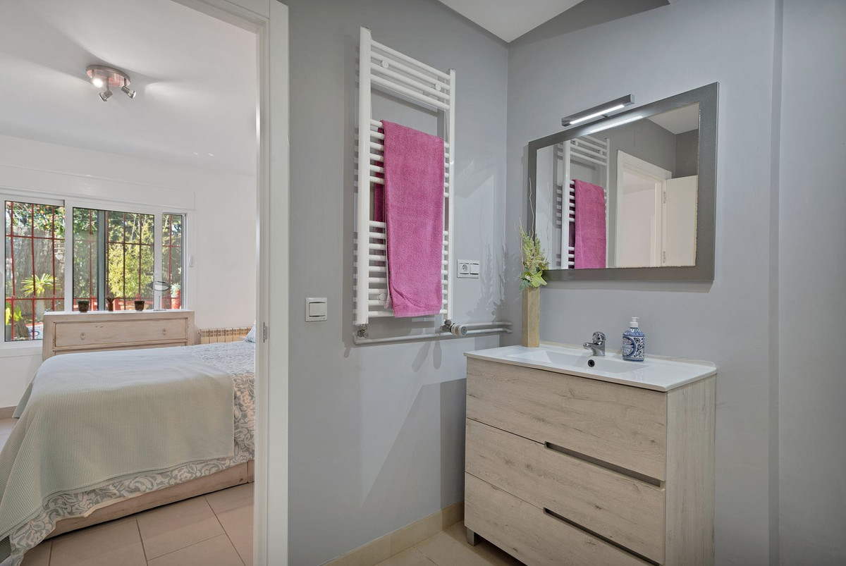 Se vende Villa - Chalet de 4 dormitorios en Costa Del Sol, Málaga, España