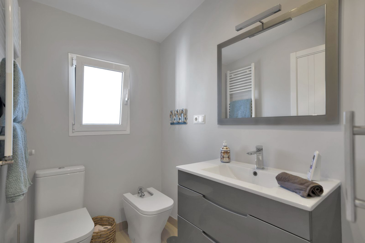 Se vende Villa - Chalet de 4 dormitorios en Costa Del Sol, Málaga, España