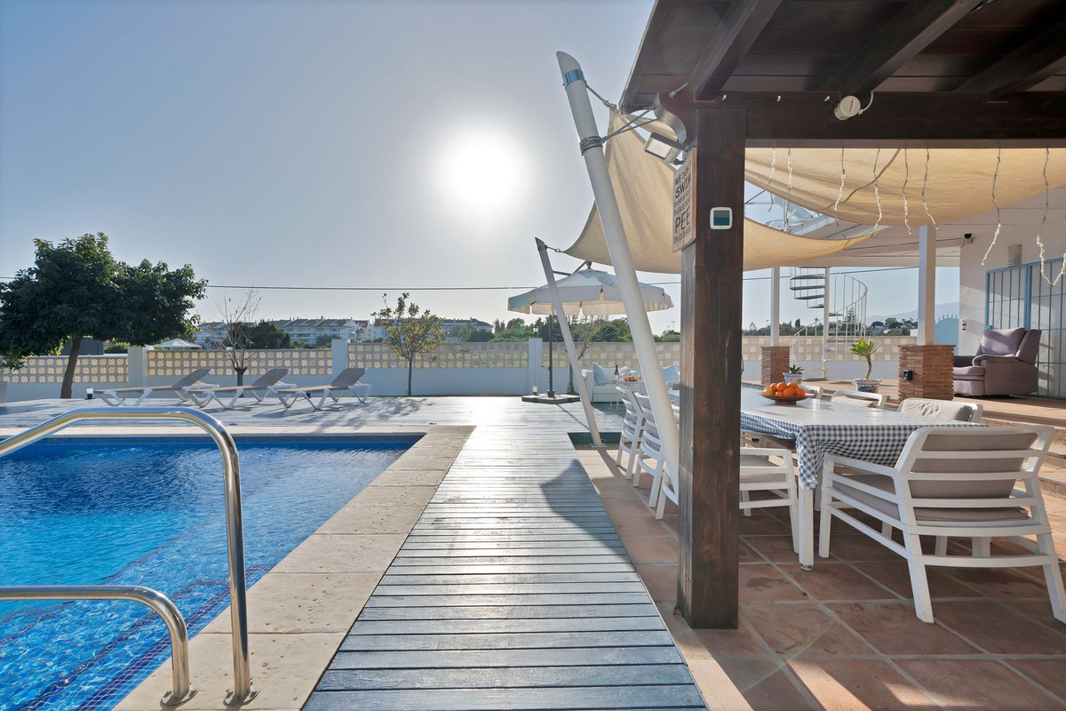 Se vende Villa - Chalet de 4 dormitorios en Costa Del Sol, Málaga, España