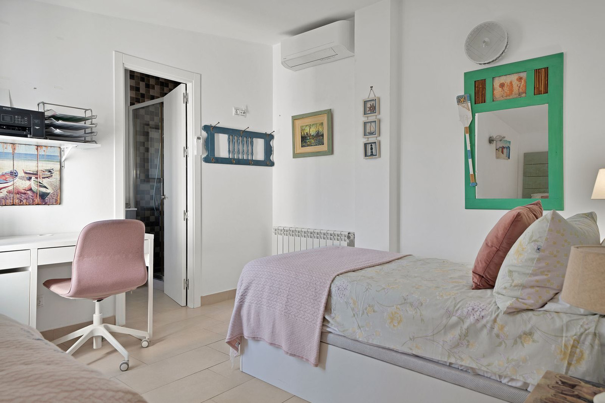 Se vende Villa - Chalet de 4 dormitorios en Costa Del Sol, Málaga, España