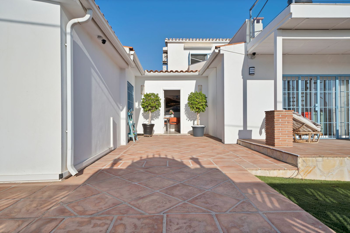 Se vende Villa - Chalet de 4 dormitorios en Costa Del Sol, Málaga, España