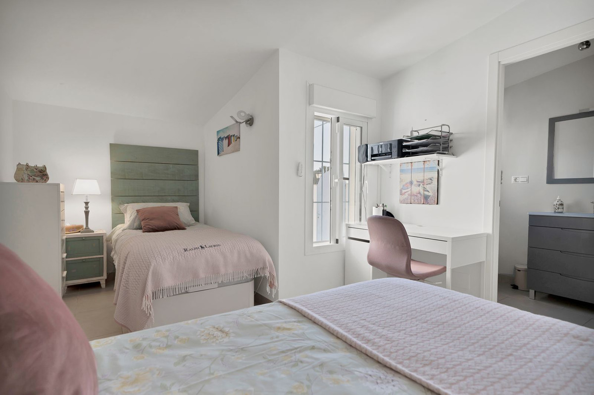 Se vende Villa - Chalet de 4 dormitorios en Costa Del Sol, Málaga, España
