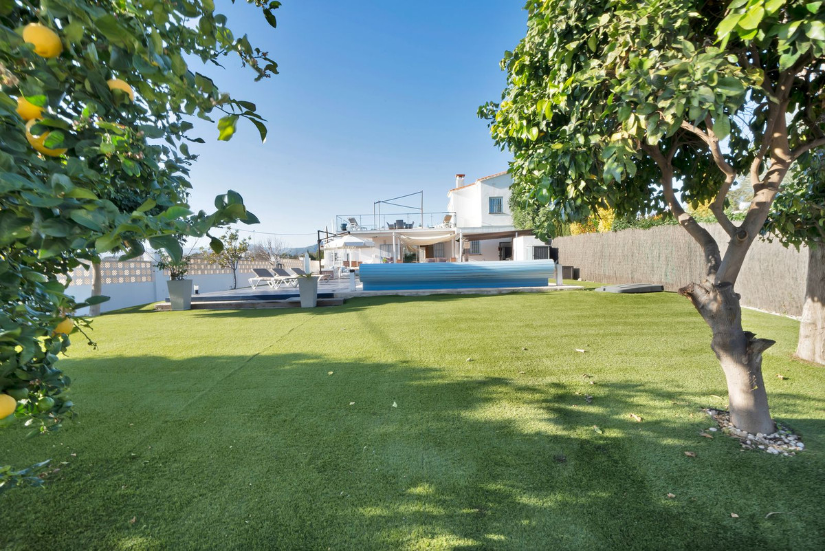Se vende Villa - Chalet de 4 dormitorios en Costa Del Sol, Málaga, España