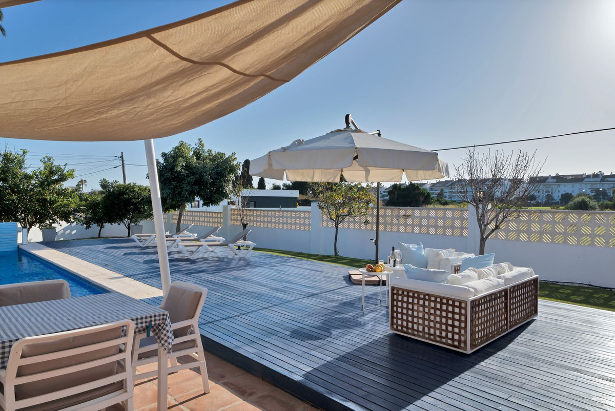 Se vende Villa - Chalet de 4 dormitorios en Costa Del Sol, Málaga, España