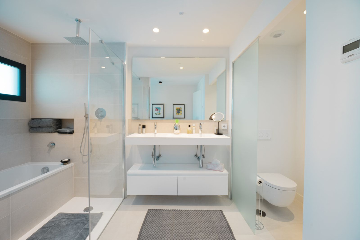 3 Bed Apartment for sale in Fuengirola Costa Del Sol, Málaga, Spain