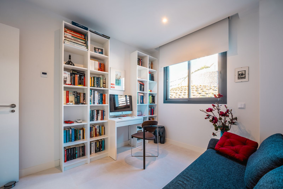 3 Bed Apartment for sale in Fuengirola Costa Del Sol, Málaga, Spain