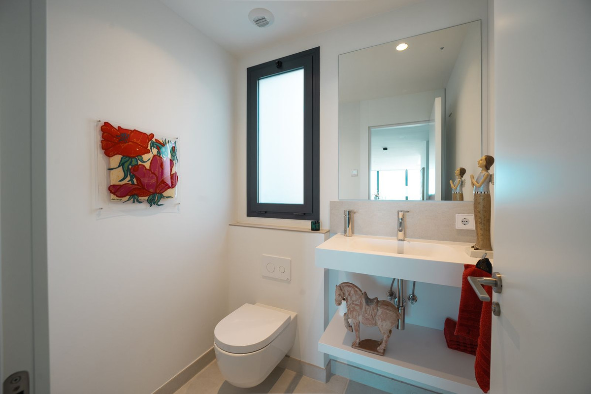 3 Bed Apartment for sale in Fuengirola Costa Del Sol, Málaga, Spain