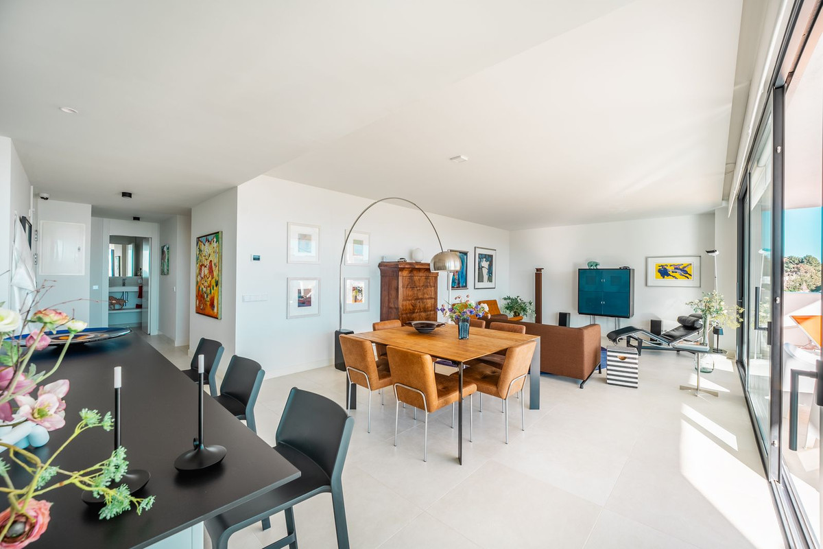 3 Bed Apartment for sale in Fuengirola Costa Del Sol, Málaga, Spain
