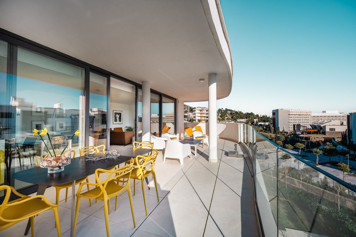 3 Bed Apartment for sale in Fuengirola Costa Del Sol, Málaga, Spain
