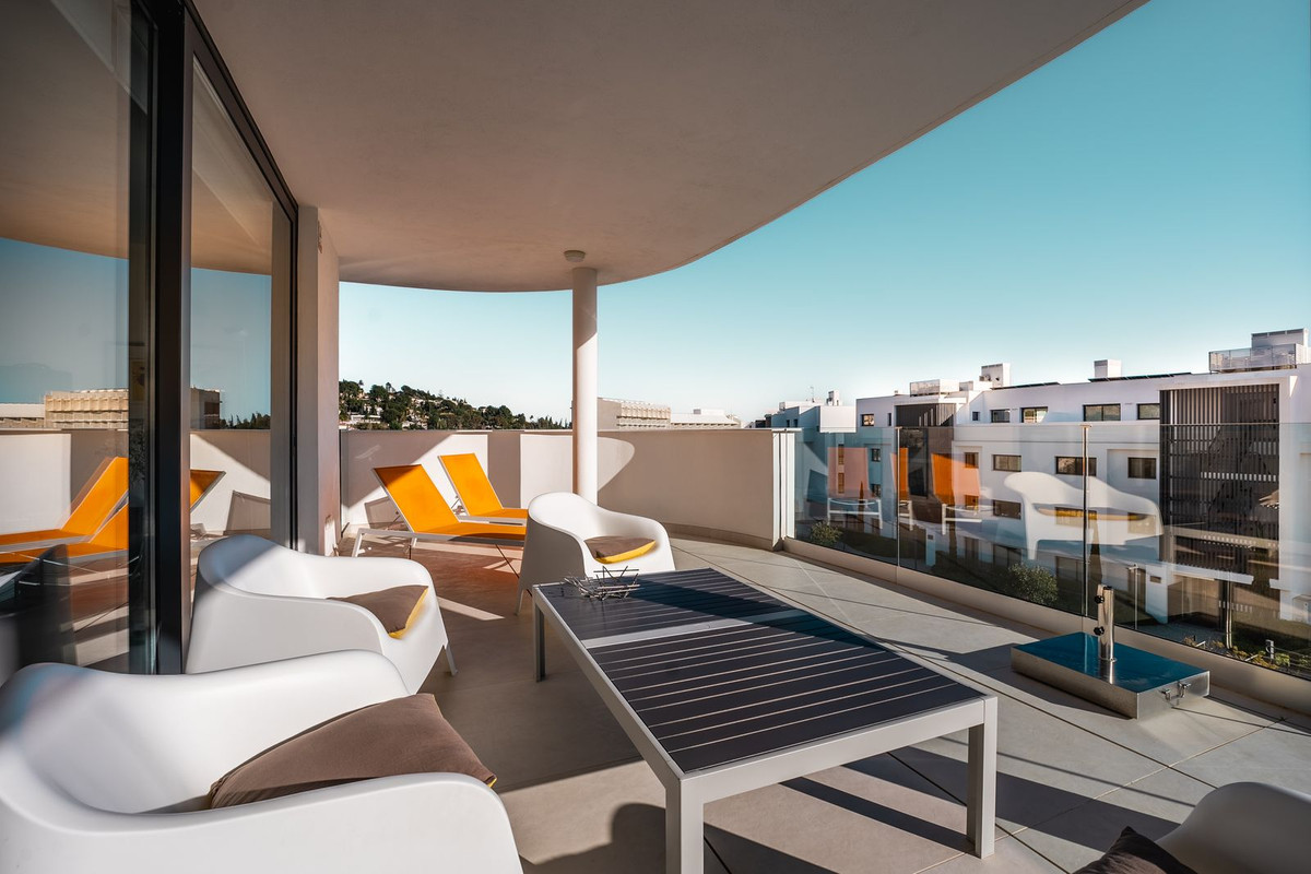 3 Bed Apartment for sale in Fuengirola Costa Del Sol, Málaga, Spain