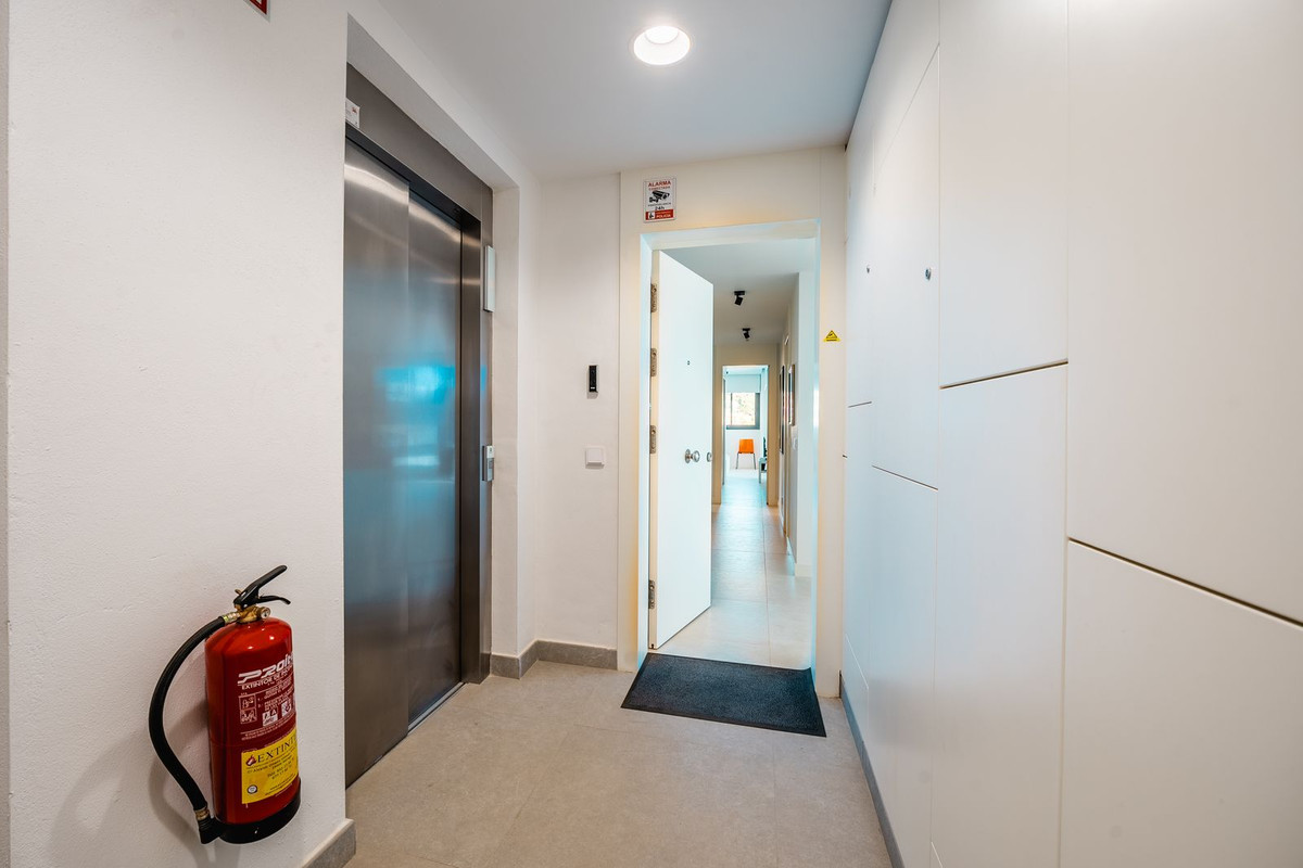 3 Bed Apartment for sale in Fuengirola Costa Del Sol, Málaga, Spain