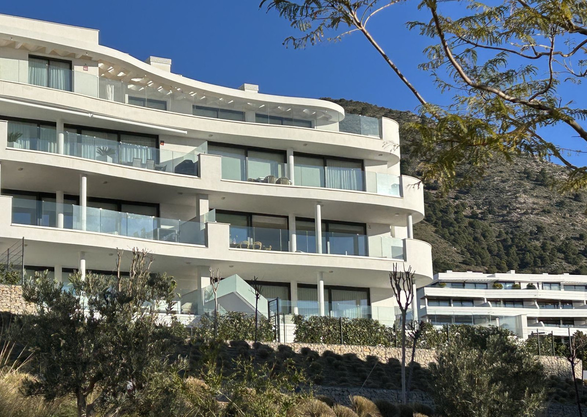 3 Bed Apartment for sale in Fuengirola Costa Del Sol, Málaga, Spain
