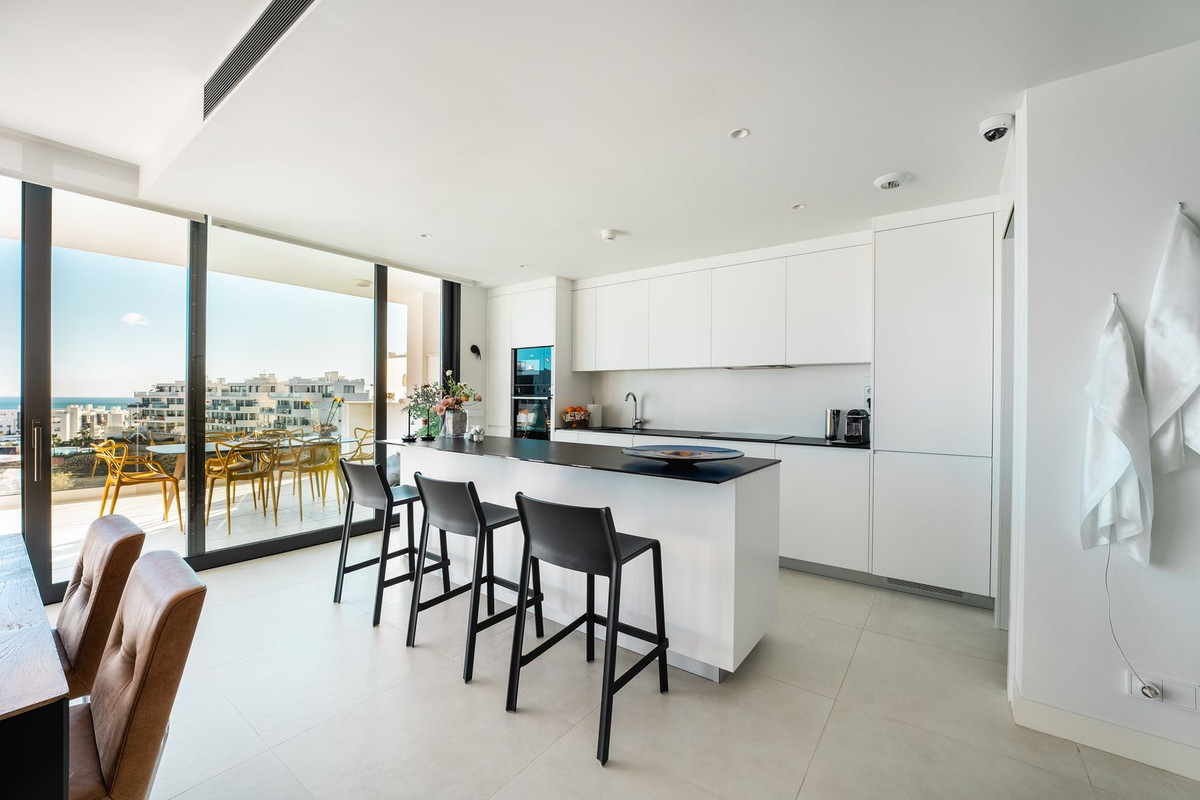 3 Bed Apartment for sale in Fuengirola Costa Del Sol, Málaga, Spain