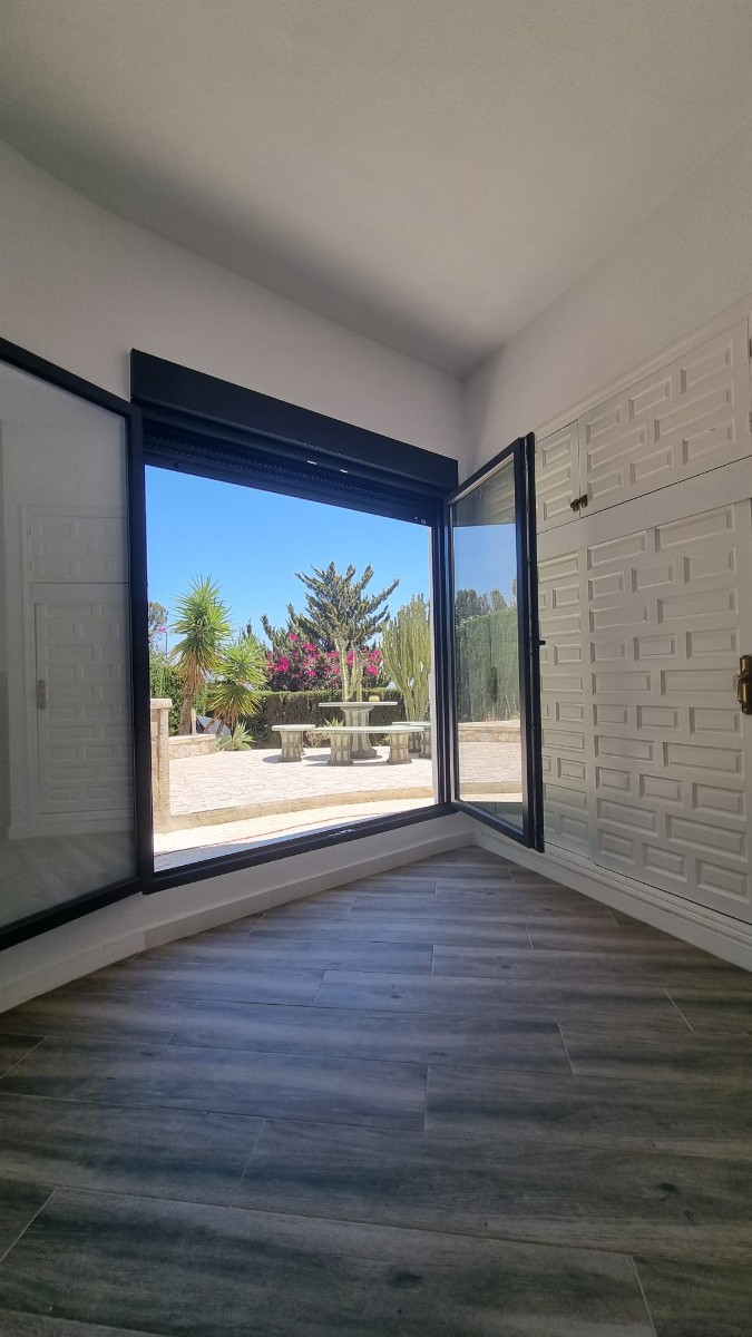 Se vende Villa - Chalet de 5 dormitorios en Costa Blanca, Alicante, España