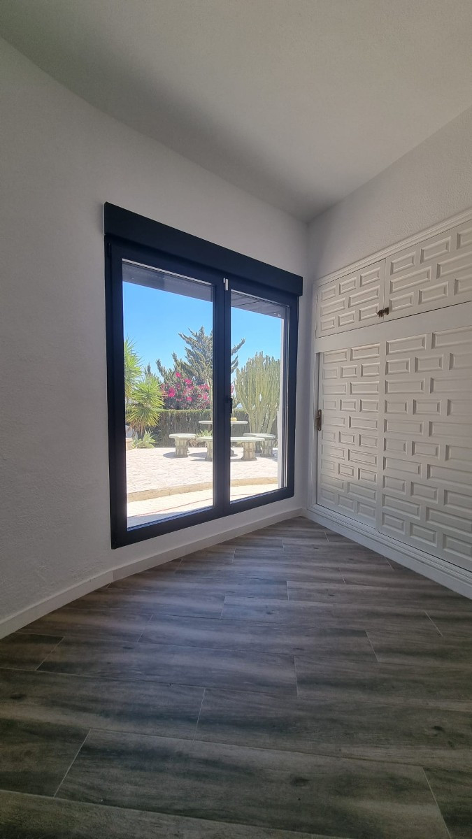 Se vende Villa - Chalet de 5 dormitorios en Costa Blanca, Alicante, España