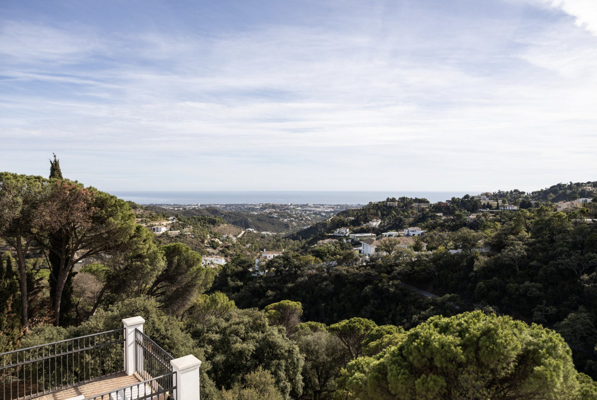 7 Bed Townhouse for sale in El Madroñal Costa Del Sol, Málaga, Spain