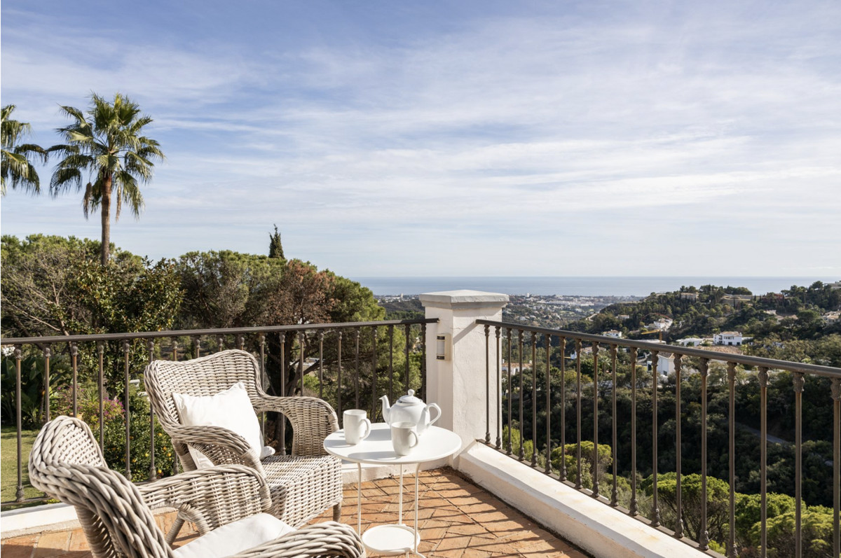 7 Bed Townhouse for sale in El Madroñal Costa Del Sol, Málaga, Spain