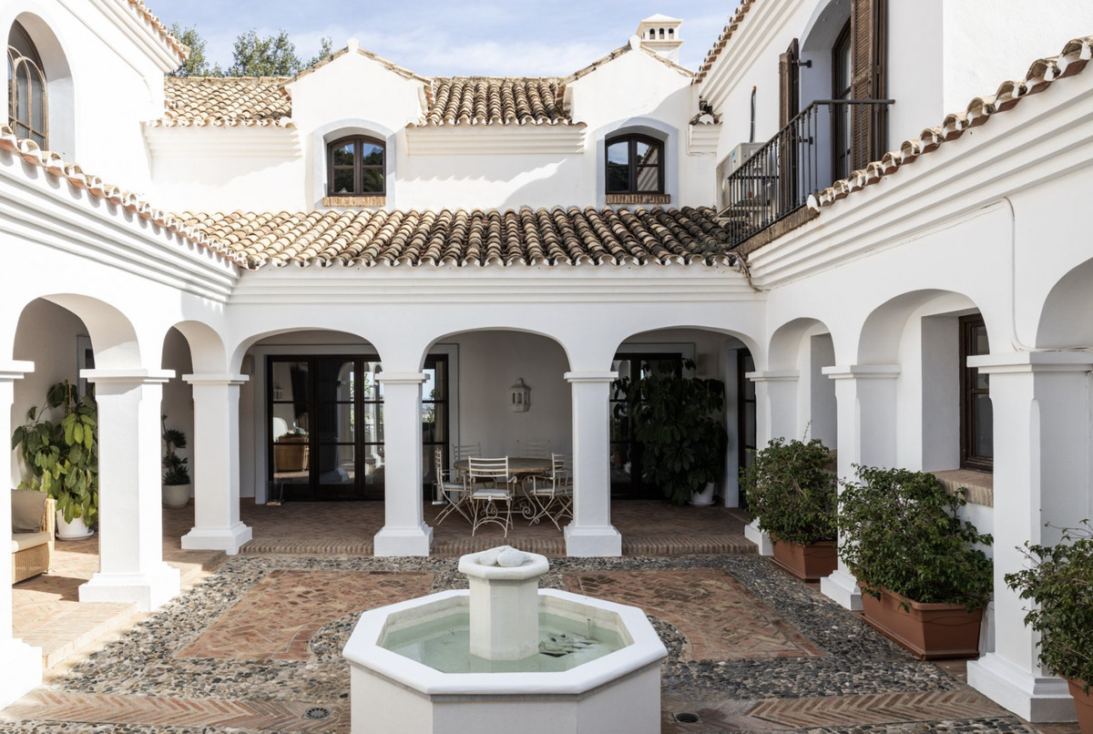 7 Bed Townhouse for sale in El Madroñal Costa Del Sol, Málaga, Spain
