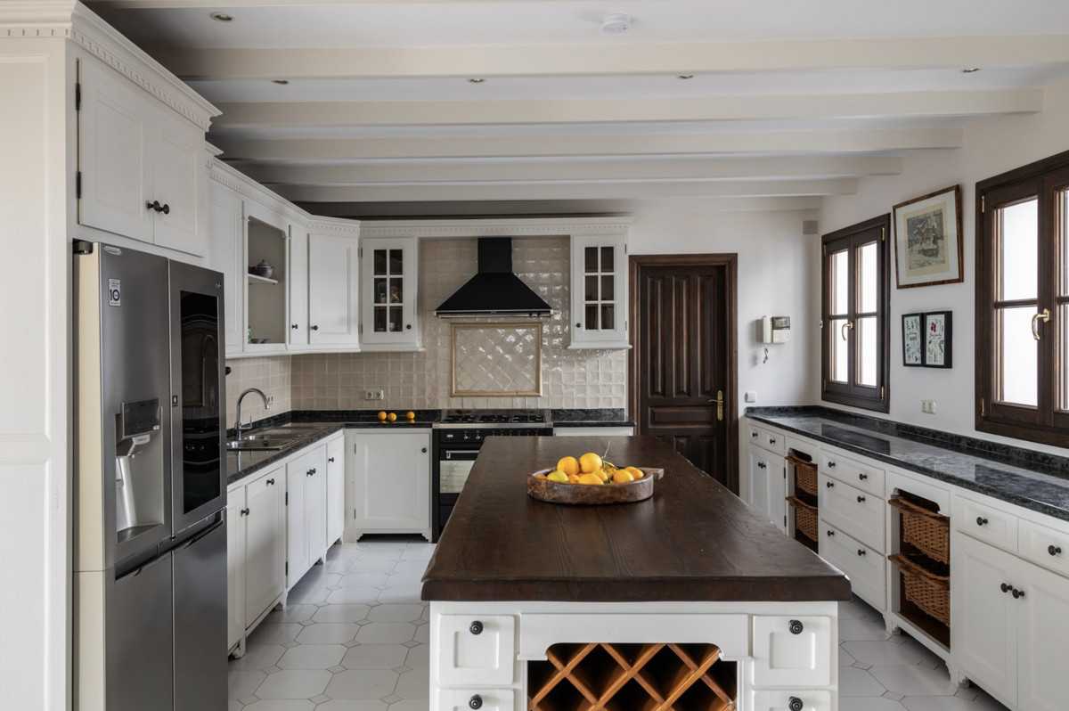 7 Bed Townhouse for sale in El Madroñal Costa Del Sol, Málaga, Spain