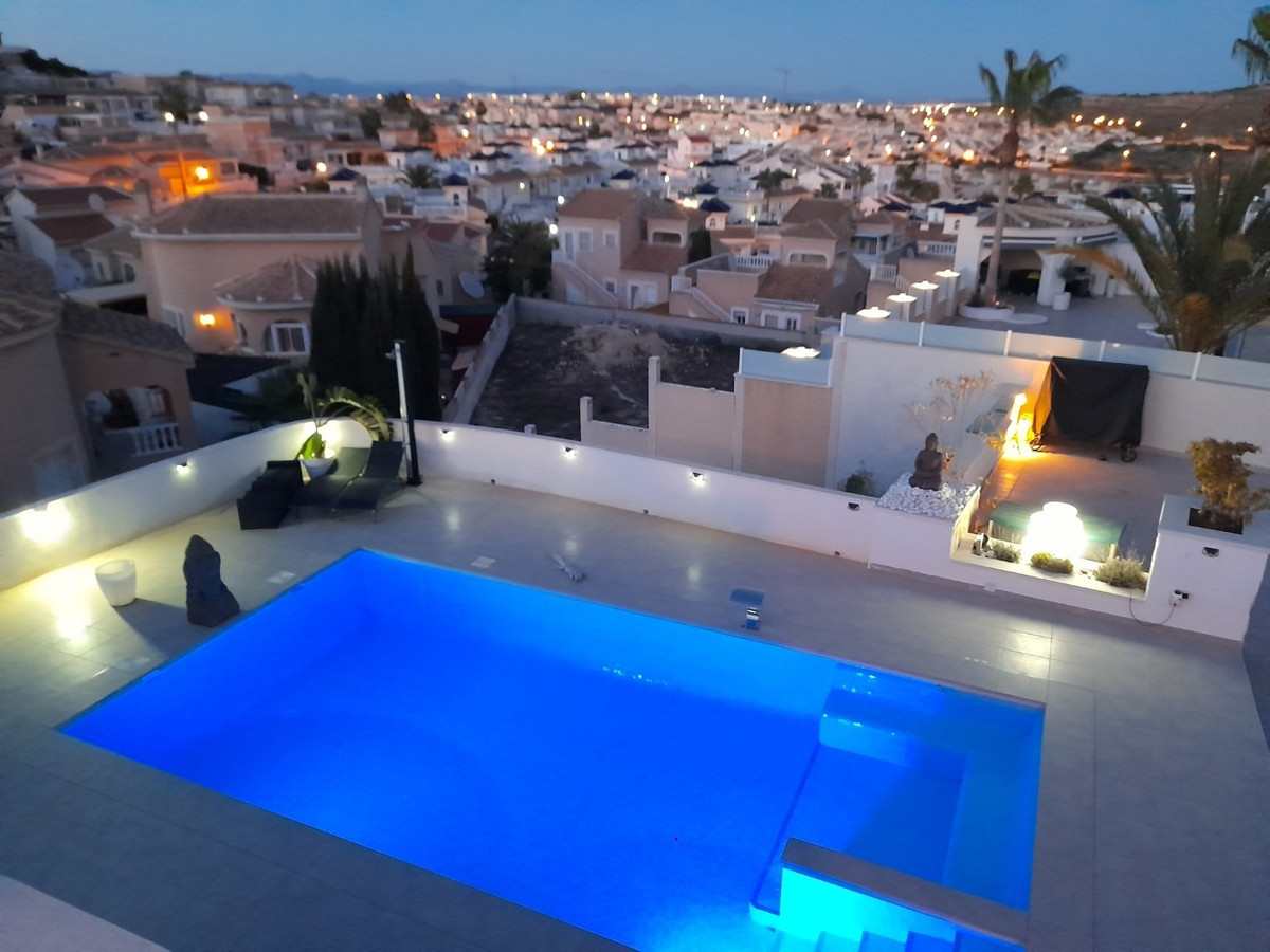 Se vende Villa - Chalet de 6 dormitorios en Costa Blanca, Alicante, España