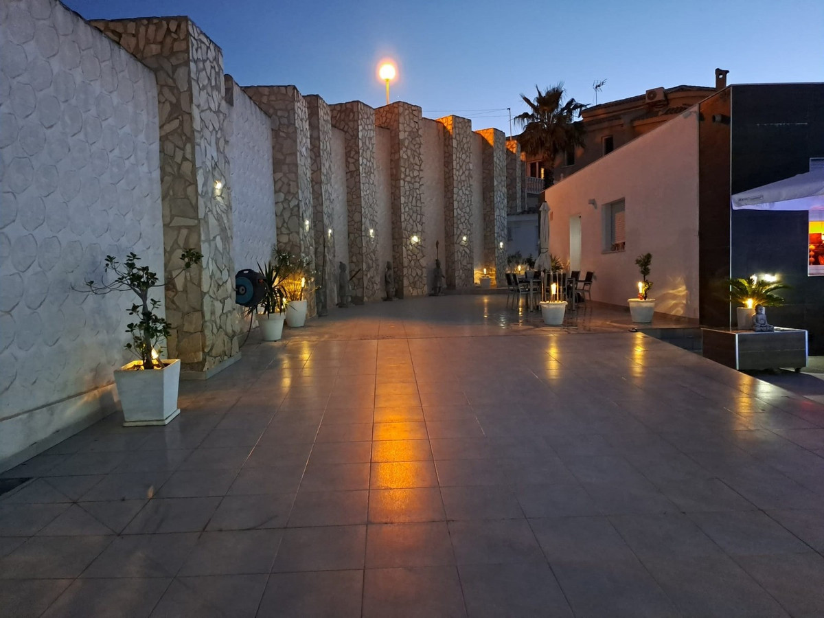 Se vende Villa - Chalet de 6 dormitorios en Costa Blanca, Alicante, España