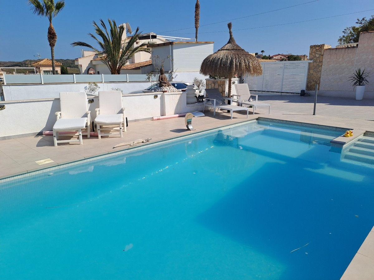 Se vende Villa - Chalet de 6 dormitorios en Costa Blanca, Alicante, España