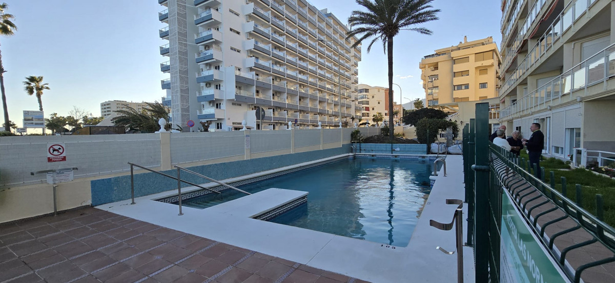 Se vende Apartamento Planta Media de 2 dormitorios en Costa Del Sol, Málaga, España