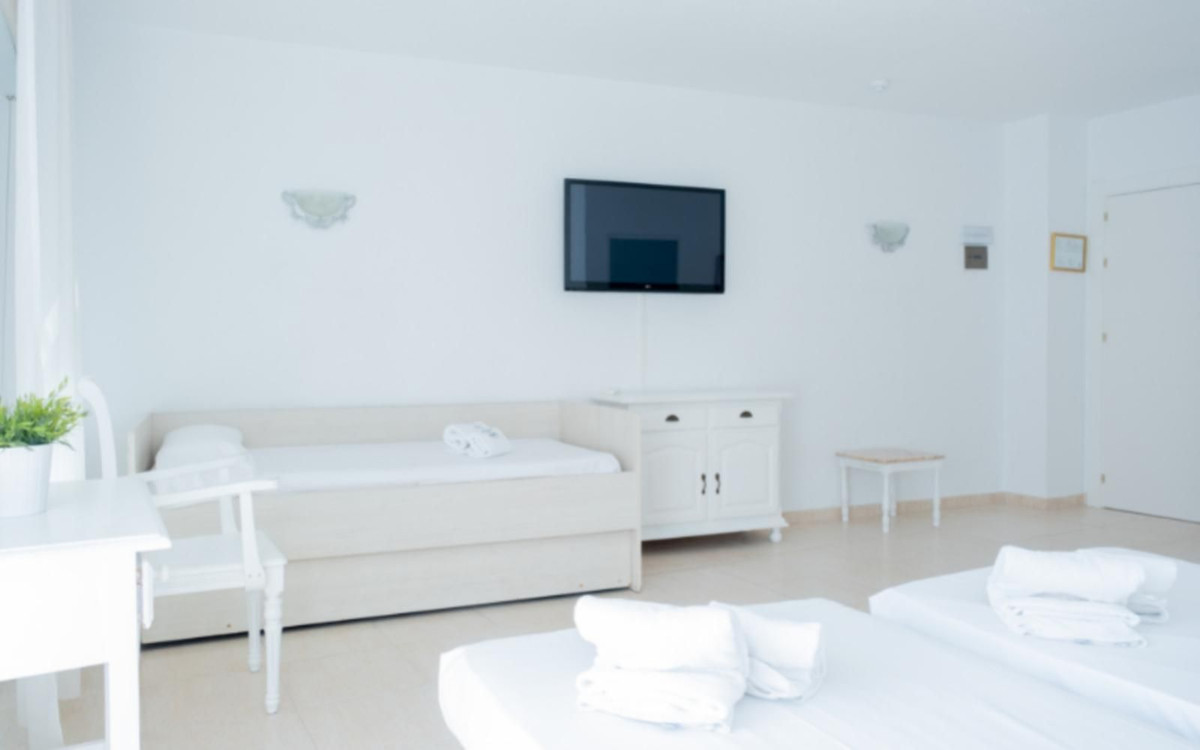 Se vende Hotel de 54 dormitorios en Costa Del Sol, Málaga, España