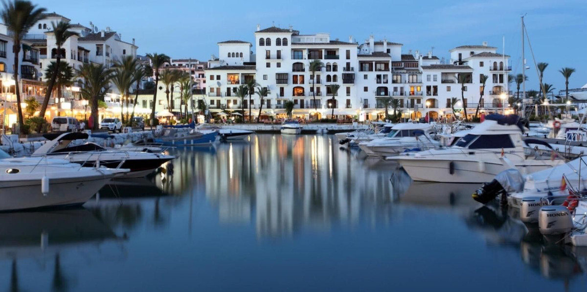 Se vende Terreno Comercial  en Costa Del Sol, Málaga, España