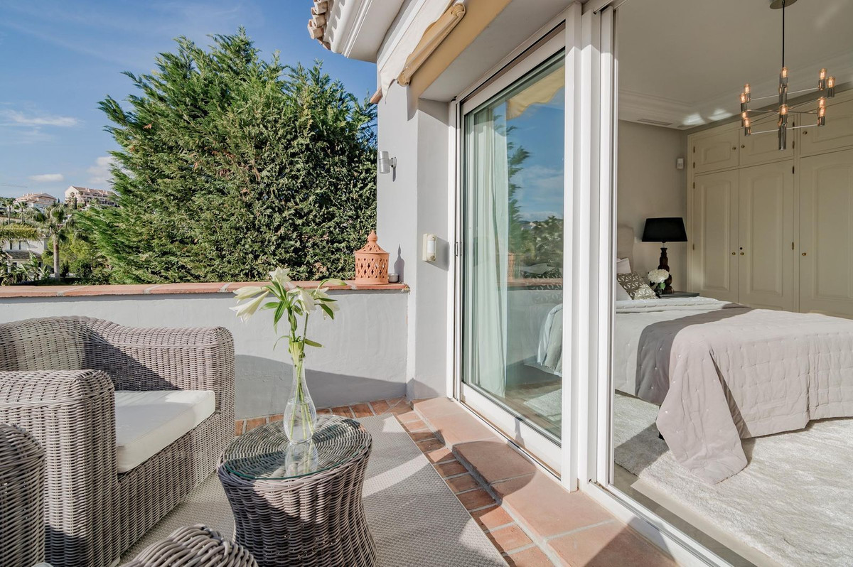 5 Bed Townhouse for sale in Nueva Andalucía Costa Del Sol, Málaga, Spain