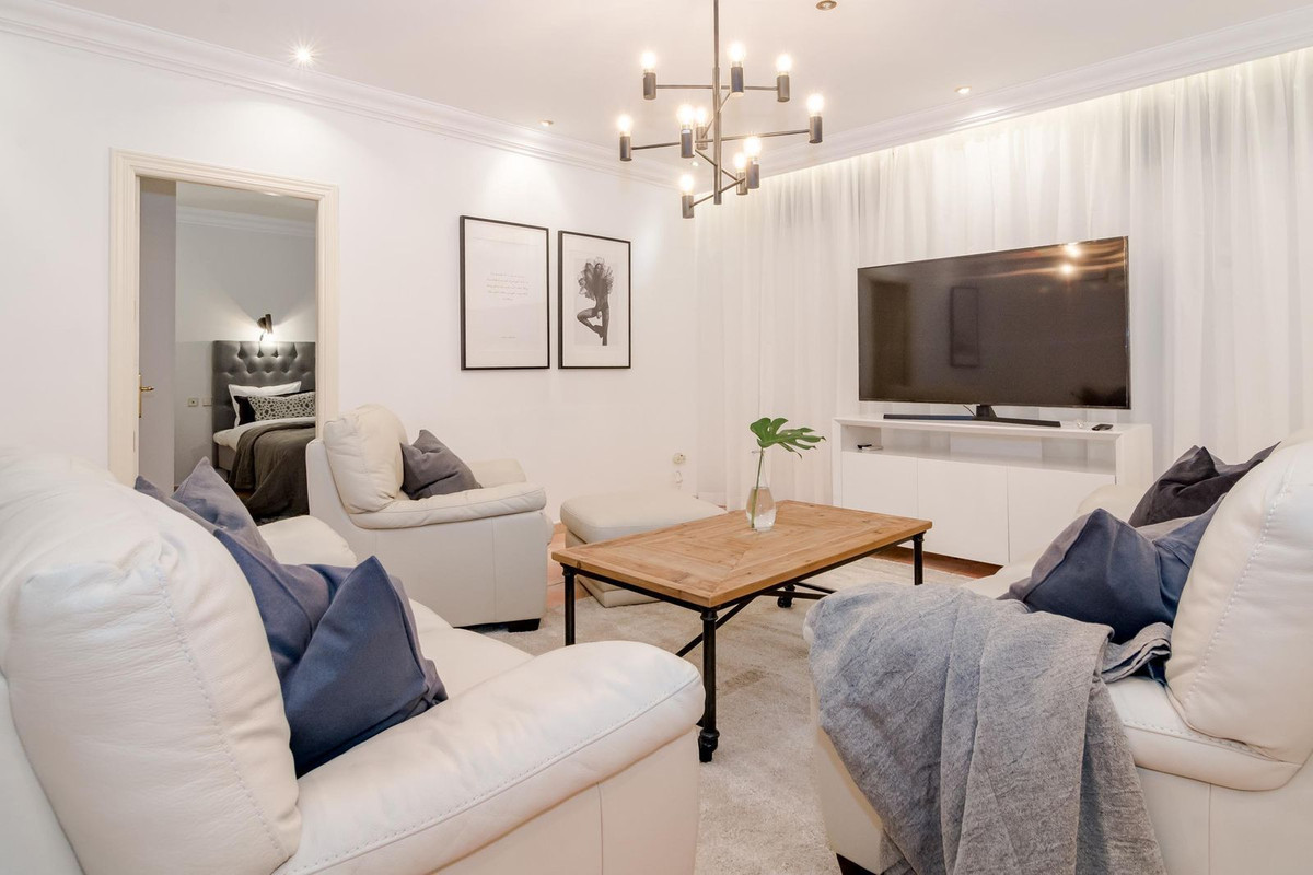 5 Bed Townhouse for sale in Nueva Andalucía Costa Del Sol, Málaga, Spain