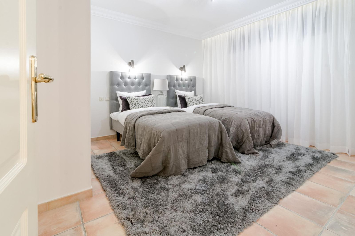 5 Bed Townhouse for sale in Nueva Andalucía Costa Del Sol, Málaga, Spain