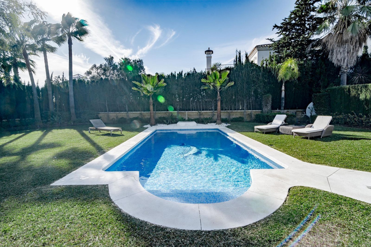 5 Bed Townhouse for sale in Nueva Andalucía Costa Del Sol, Málaga, Spain