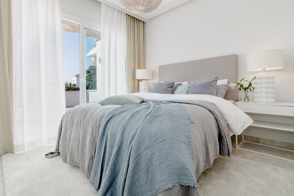 5 Bed Townhouse for sale in Nueva Andalucía Costa Del Sol, Málaga, Spain