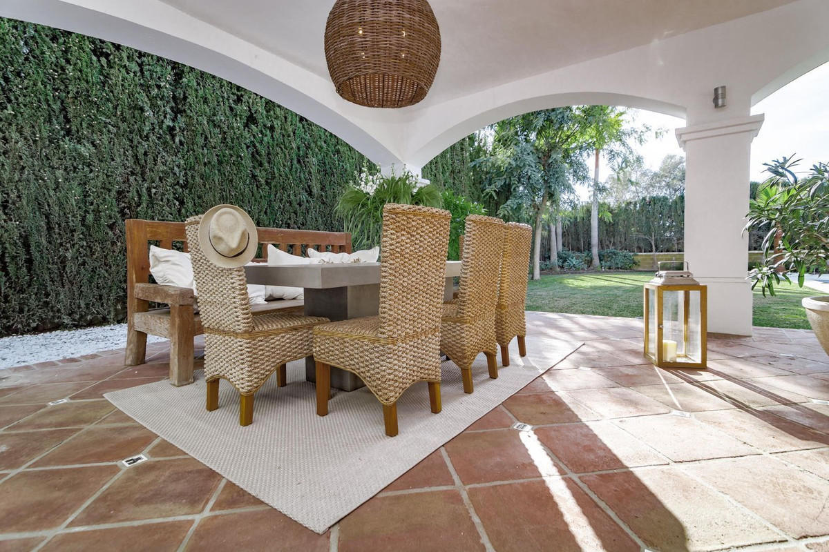 5 Bed Townhouse for sale in Nueva Andalucía Costa Del Sol, Málaga, Spain