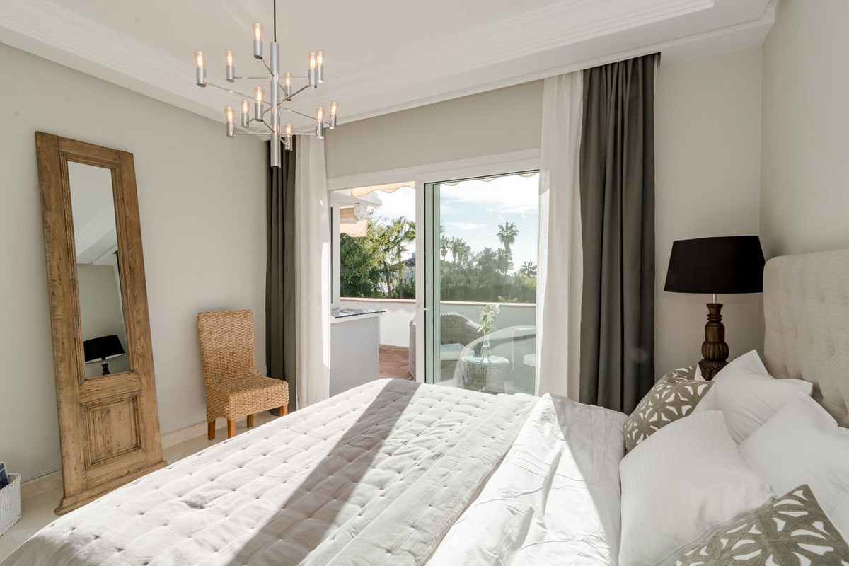 5 Bed Townhouse for sale in Nueva Andalucía Costa Del Sol, Málaga, Spain