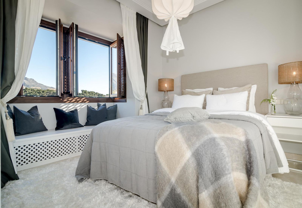 5 Bed Townhouse for sale in Nueva Andalucía Costa Del Sol, Málaga, Spain