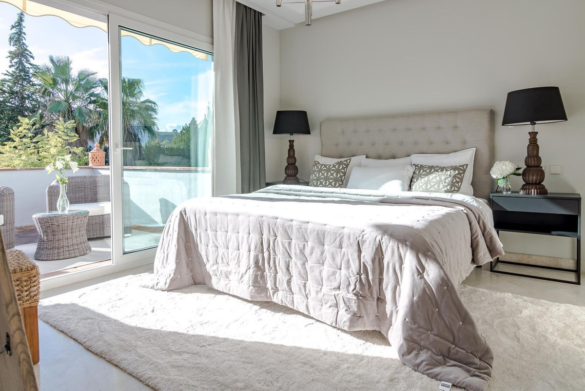 5 Bed Townhouse for sale in Nueva Andalucía Costa Del Sol, Málaga, Spain